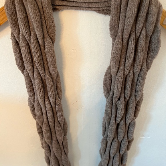 Cashmere sweater w/scarf EUC Med Cashmere/wool - Picture 9 of 11